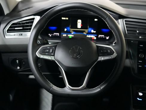 Used 2023 Volkswagen Tiguan SE w/ Panoramic Sunroof Package AWD/4WD image 25