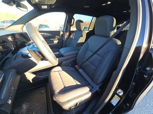 New 2026 Chevrolet Traverse LT w/ LPO, Floor Liner Package image 18