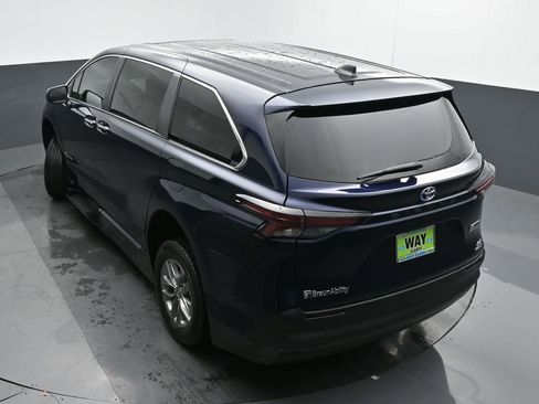 Used 2024 Toyota Sienna XLE image 40