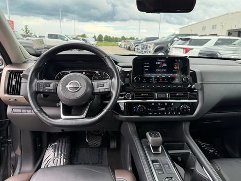 Used 2023 Nissan Pathfinder Platinum AWD/4WD image 15