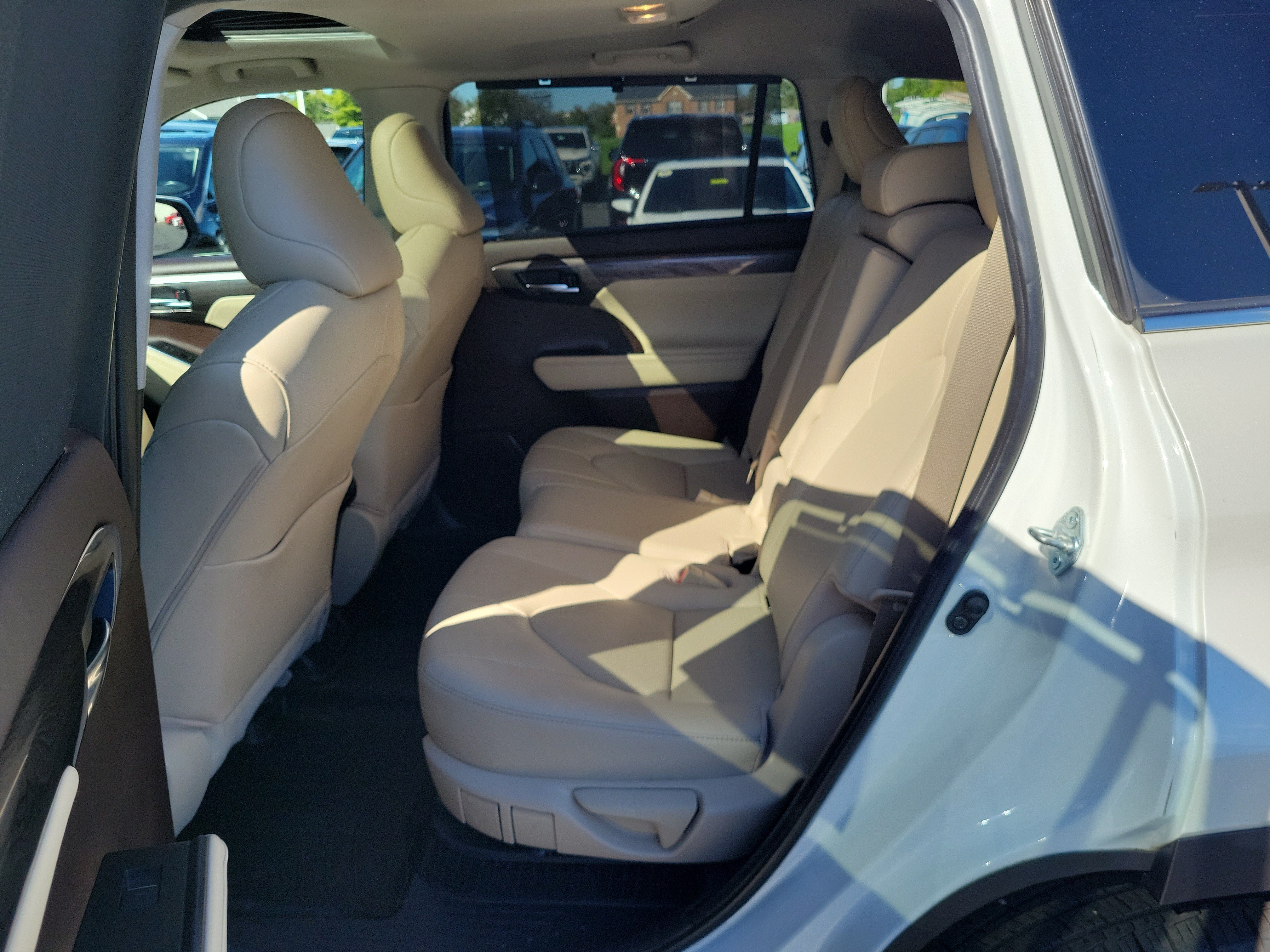 Used 2021 Toyota Highlander Limited AWD/4WD image 11