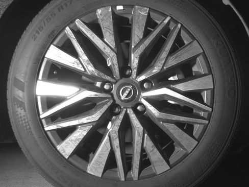 Used 2025 Nissan Altima 2.5 SV image 13