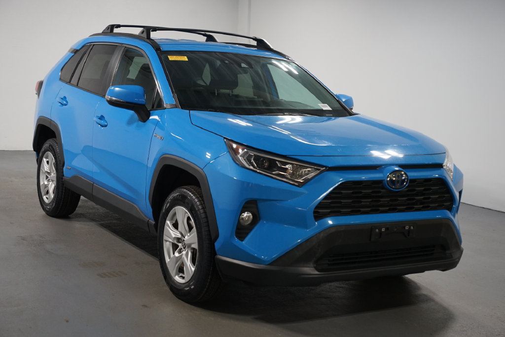 Used 2021 Toyota RAV4 XLE w/ XLE Grade Weather Package AWD/4WD image 3