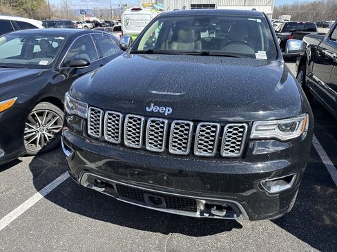 Used 2017 Jeep Grand Cherokee Overland w/ Jeep Active Safety Group image 5