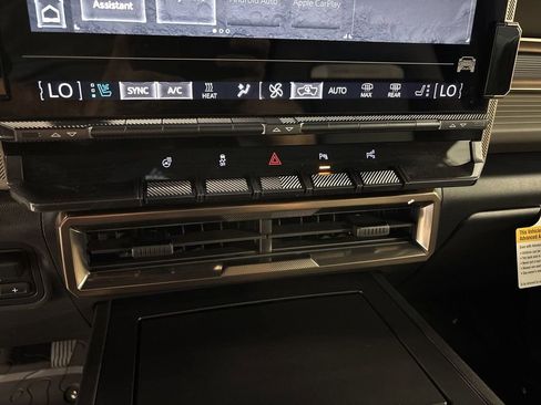 New 2025 GMC Hummer EV 2X image 39