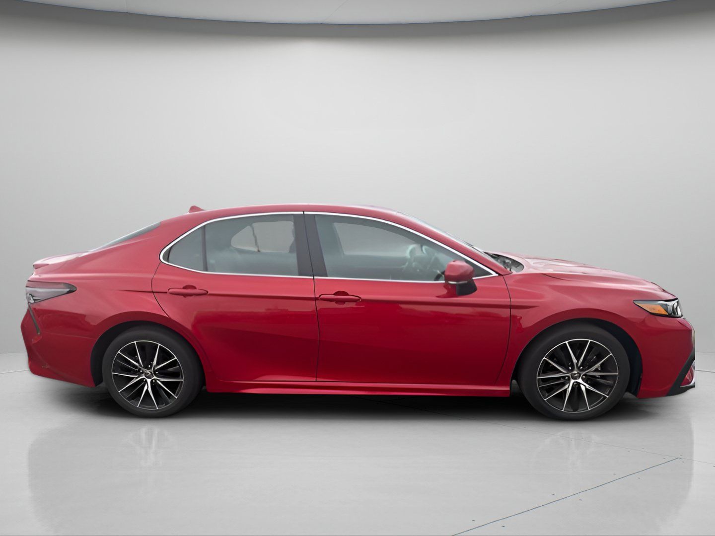 Used 2021 Toyota Camry SE w/ Convenience Package FWD image 5