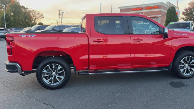 Used 2023 Chevrolet Silverado 1500 LT AWD/4WD image 9