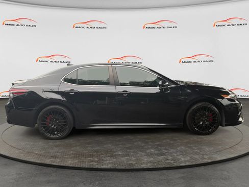 Used 2022 Toyota Camry SE FWD image 6