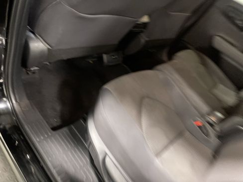 Used 2021 Toyota Highlander L image 17