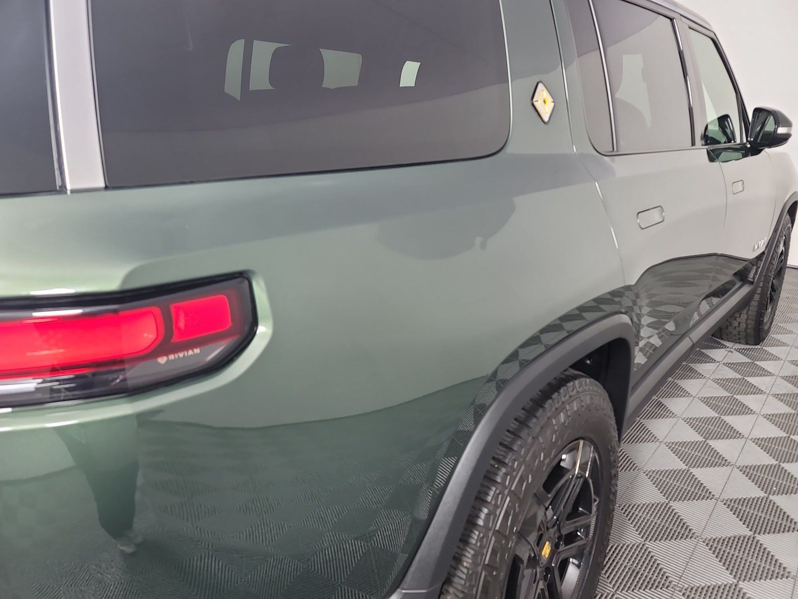 Used 2023 Rivian R1S Adventure Dual AWD/4WD image 35