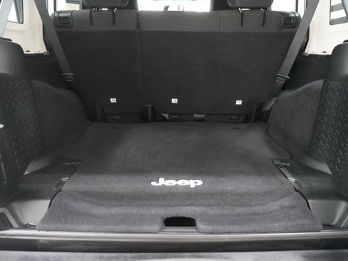 Used 2017 Jeep Wrangler Unlimited Rubicon w/ Connectivity Group image 25