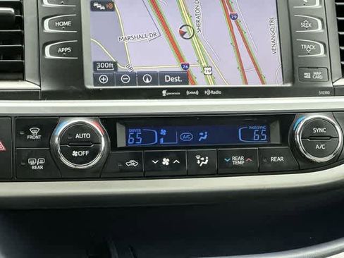 Used 2019 Toyota Highlander XLE AWD/4WD image 16