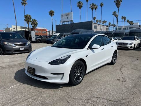 Used 2023 Tesla Model 3 Standard Range image 1