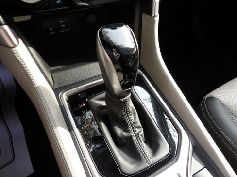 Used 2021 Subaru Forester Limited image 24