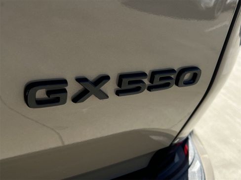 Used 2025 Lexus GX 550 image 6