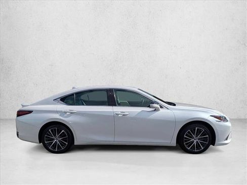 Used 2025 Lexus ES 300h w/ Premium Package image 4
