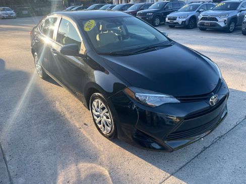 Used 2017 Toyota Corolla LE image 4