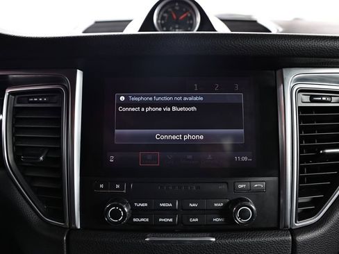 Used 2018 Porsche Macan image 44