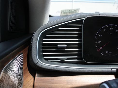 Used 2024 Mercedes-Benz GLS 450 4MATIC image 8