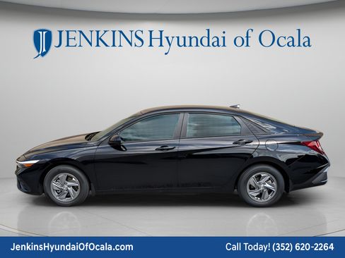 New 2026 Hyundai Elantra SE FWD image 9