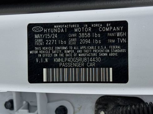 Used 2024 Hyundai Elantra Limited FWD image 34
