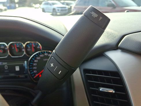 Used 2019 GMC Yukon XL SLT w/ Premium Edition image 16