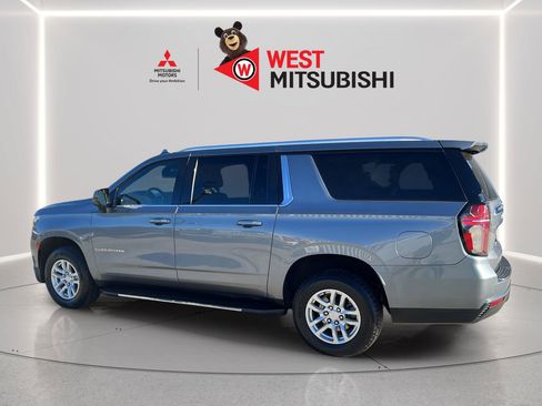 Used 2022 Chevrolet Suburban LT RWD image 8