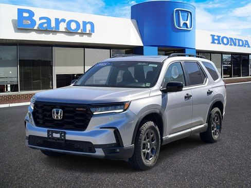 Certified 2025 Honda Pilot TrailSport image 2