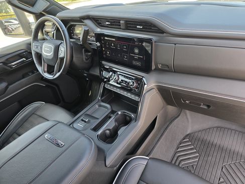 Used 2025 GMC Sierra 2500 AT4X AWD/4WD image 31