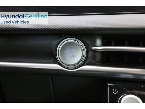 Certified 2025 Hyundai Santa Cruz SE FWD image 29