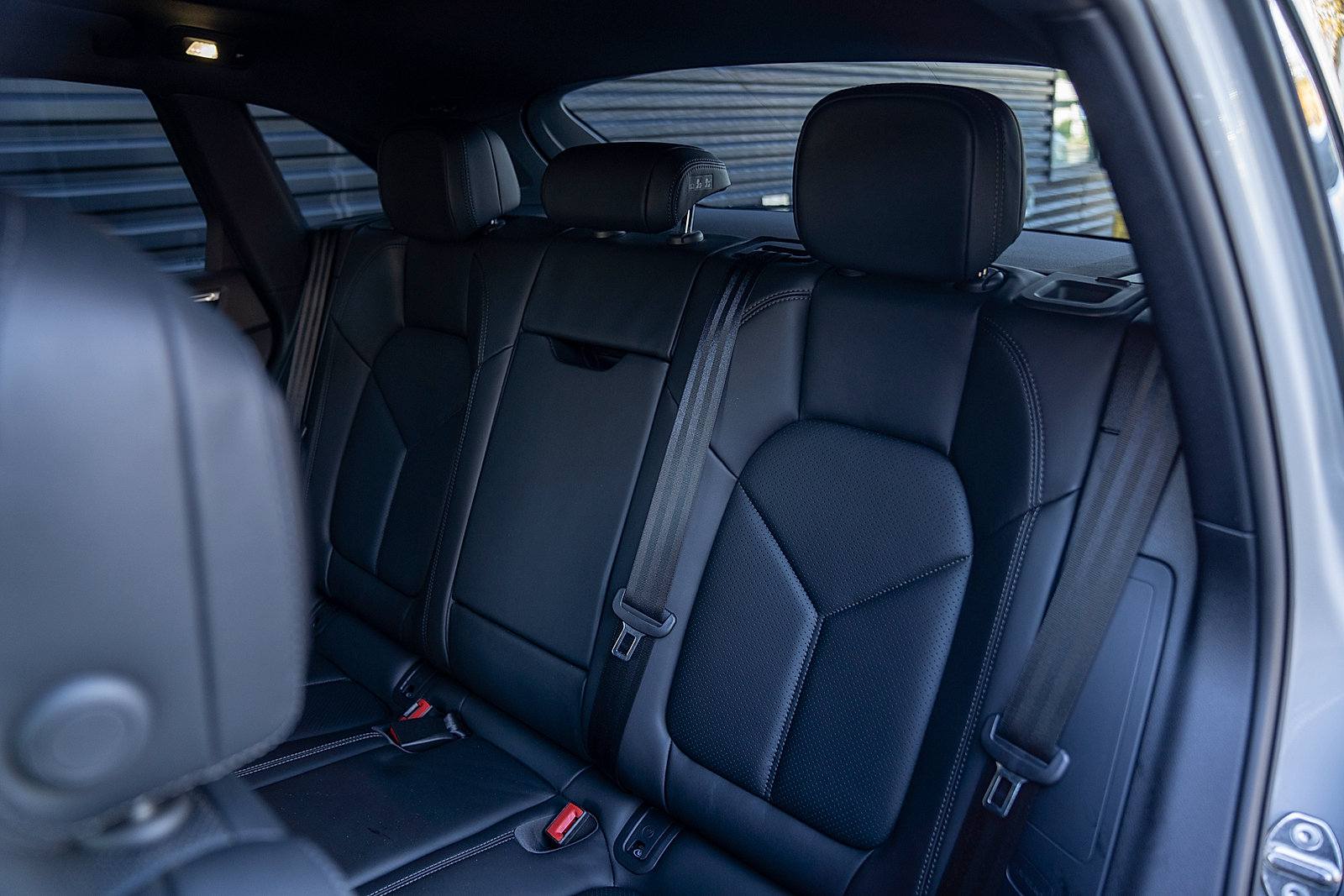 Certified 2023 Porsche Macan AWD/4WD image 19