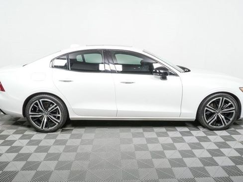 Used 2019 Volvo S60 T6 R-Design image 2