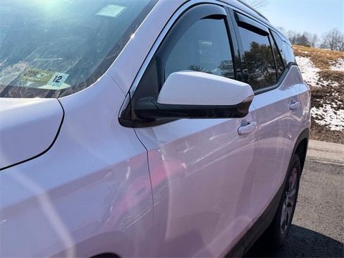 Used 2022 GMC Terrain SLT image 18