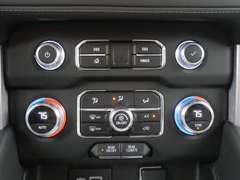 Used 2022 GMC Yukon XL SLE image 29