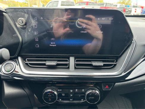 Used 2025 Chevrolet Trax RS w/ Driver Confidence Package FWD image 21