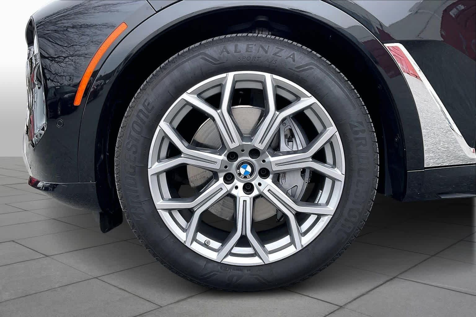 Used 2025 BMW X7 xDrive40i w/ Premium Package AWD/4WD image 10