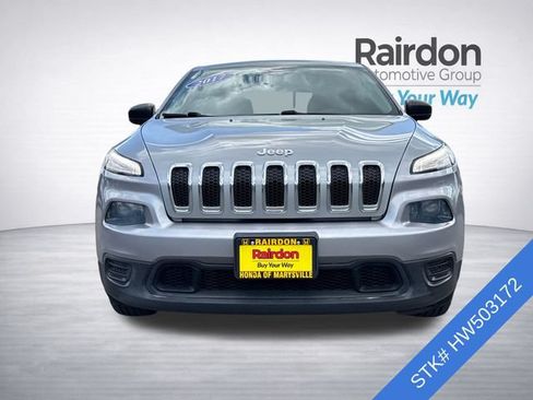 Used 2017 Jeep Cherokee Sport FWD image 2