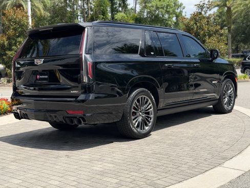 Used 2023 Cadillac Escalade ESV V AWD/4WD image 15