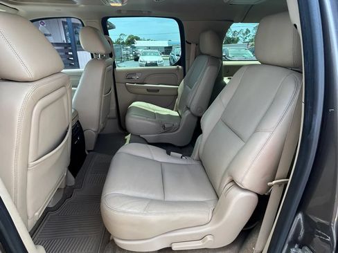 Used 2013 Cadillac Escalade ESV Luxury RWD image 25