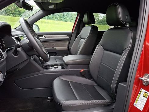 Used 2022 Volkswagen Atlas Cross Sport SE w/ Black Wheel Package AWD/4WD image 15