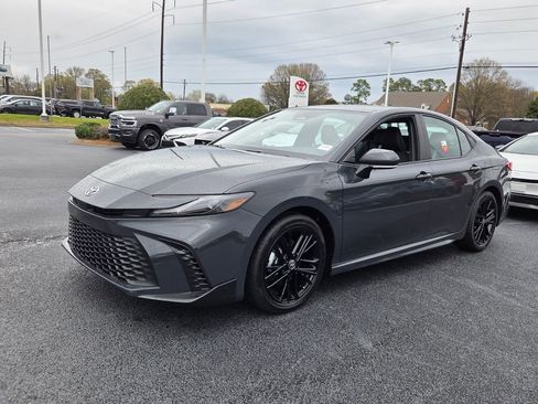 Used 2026 Toyota Camry SE w/ Convenience Package image 3