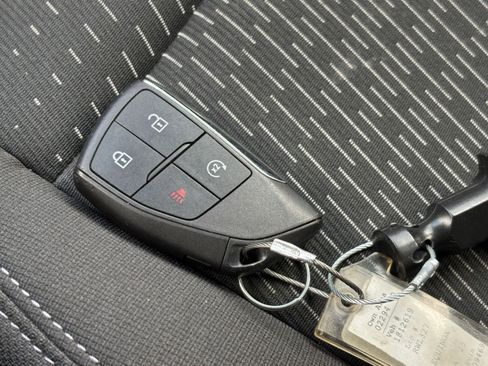 Used 2025 Chevrolet Equinox LT FWD image 24