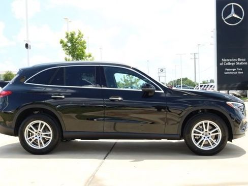 Used 2025 Mercedes-Benz GLC 300 4MATIC image 2