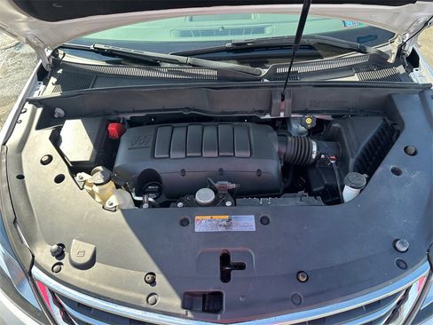 Used 2017 Chevrolet Traverse LT image 10