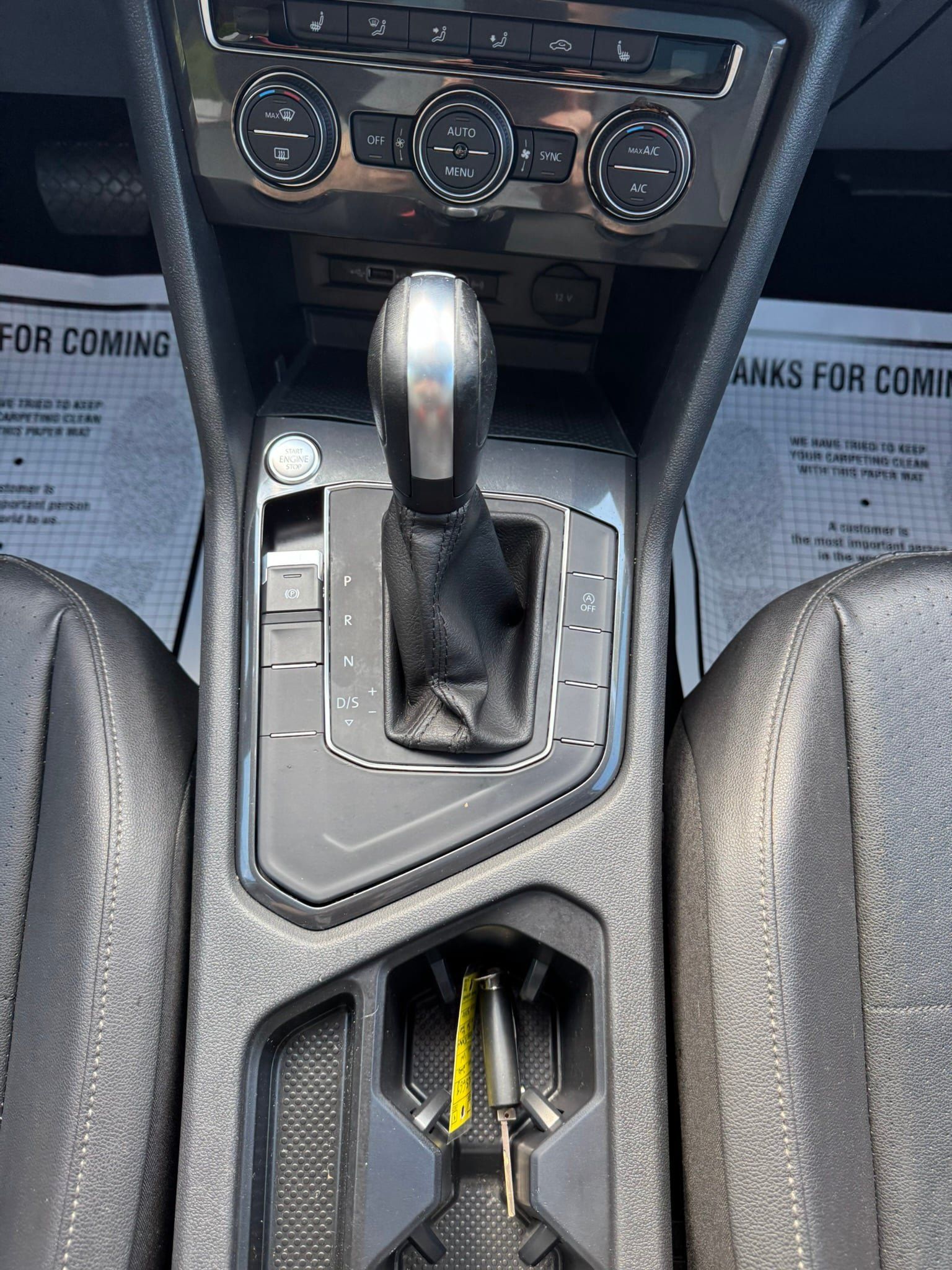 Used 2020 Volkswagen Tiguan SE w/ Panoramic Sunroof Package FWD image 16