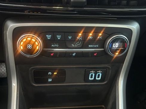 Used 2020 Ford EcoSport Titanium image 14
