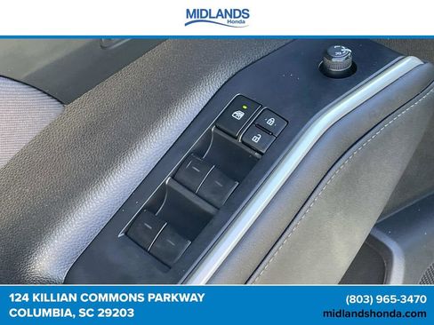 Used 2023 Toyota Highlander L FWD image 15