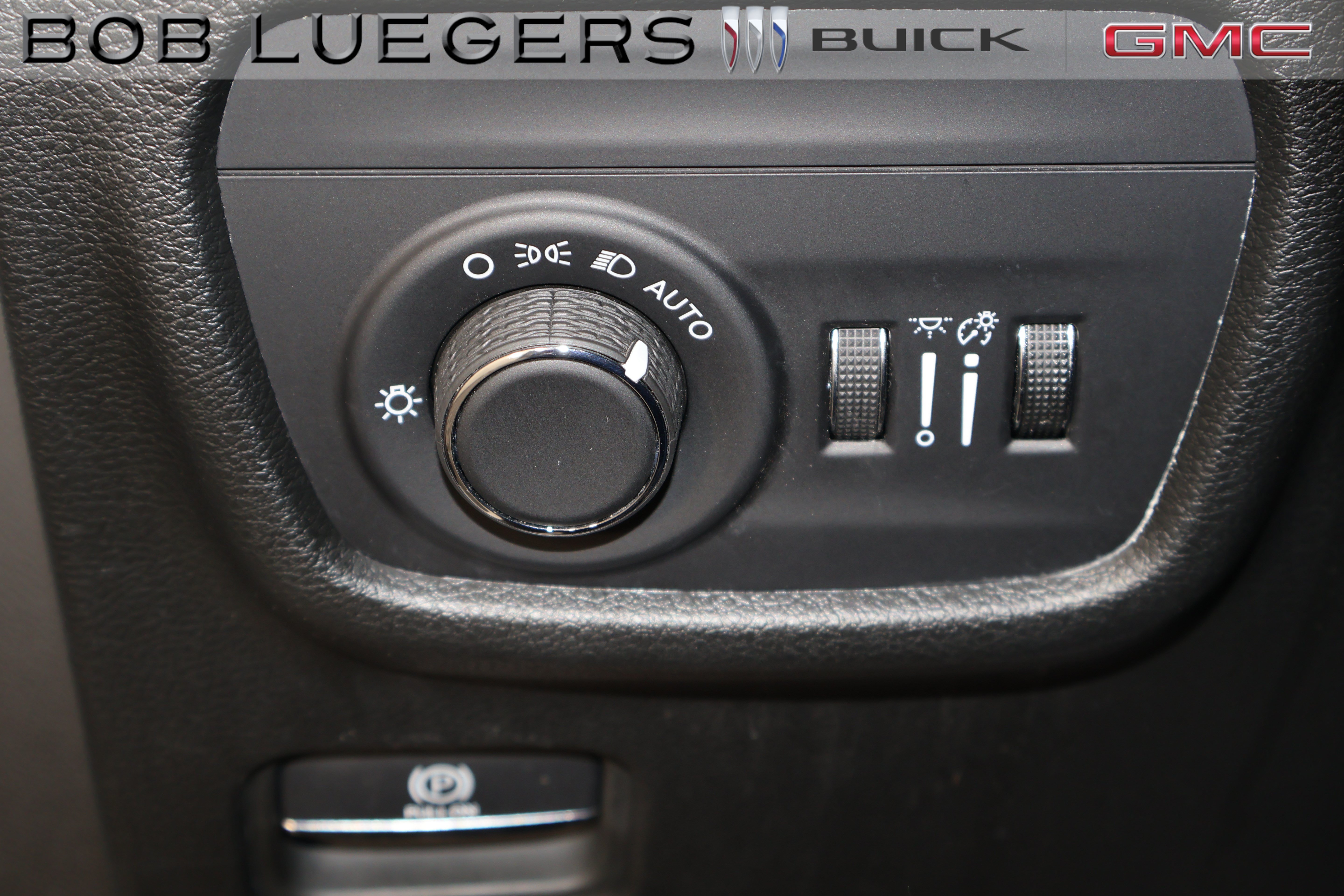 Used 2023 Jeep Grand Cherokee Altitude AWD/4WD image 27