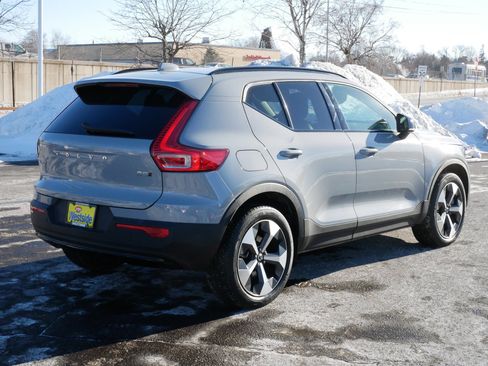 Used 2024 Volvo XC40 B5 Core image 7