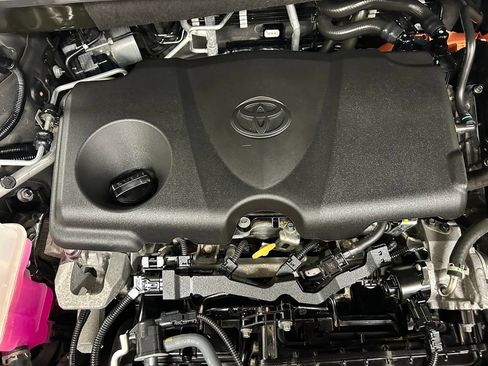 Used 2023 Toyota Highlander XLE AWD/4WD image 10